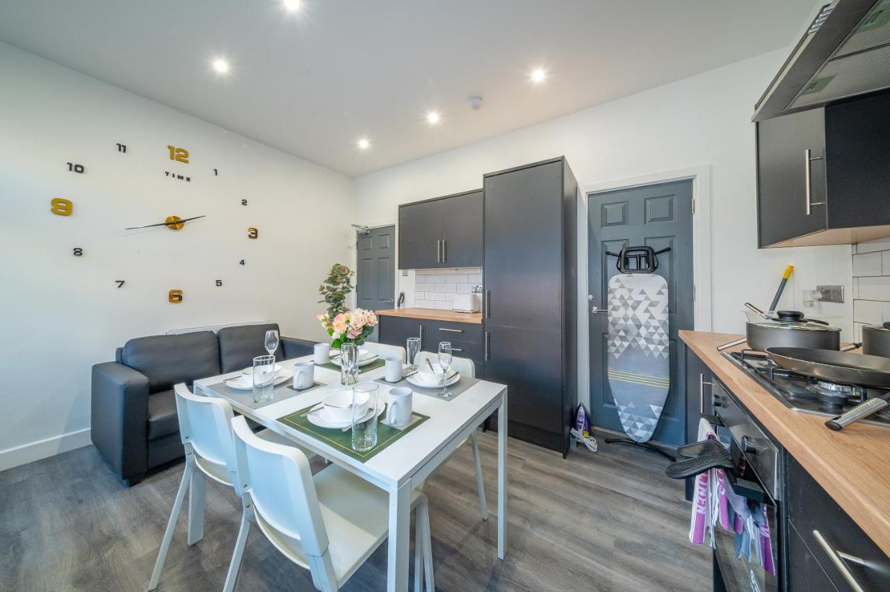 Habitación en casa particular *rd12s* For Your Relaxed & Cosy + Free Parking + Free Fast Wifi *